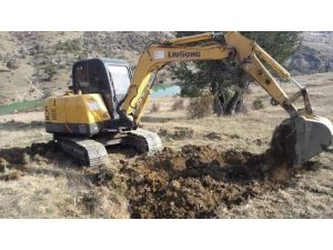 6 tonluk iş makinesini çaldılar