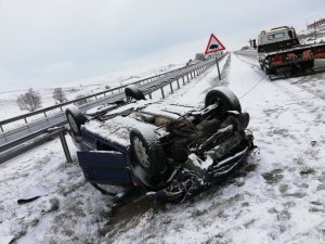 Kar yağışı trafik kazasına neden oldu