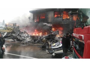 Çeşme’deki iş yerinde büyük yangın, onlarca ekip olay yerinde