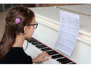 Zeynep, hayalindeki piyanoya kavuştu