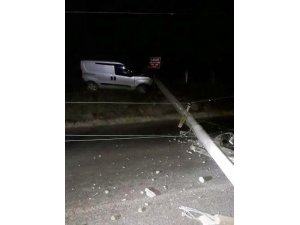 Kontrolden çıkan araç elektrik direğine çarptı: 1 yaralı