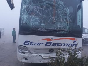 Kırmızı ışıkta bekleyen araçlara çarptı: 7 yaralı