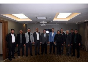 AK Partililer basın mensuplarıyla bir araya geldi
