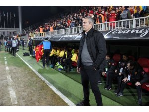 Kemal Özdeş, beraberlikle başladı