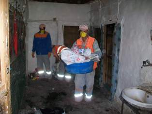 Bu evden 3 ton çöp çıktı!