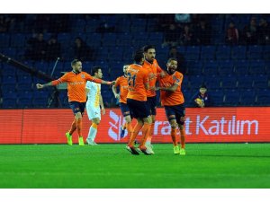 Spor Toto Süper Lig: Medipol Başakşehir: 1 - Galatasaray: 1 (İlk yarı)