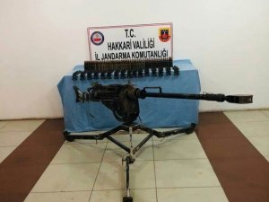 Hakkari kırsalında Dokça makineli tüfek ele geçirildi