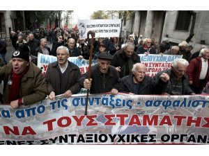 Yunanistan’da emeklilerden maaş protestosu