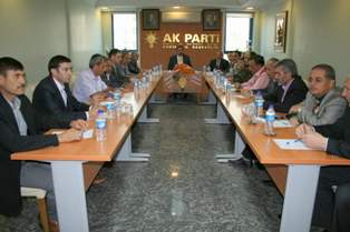 Çevik, ilçe başkanları ile görüştü