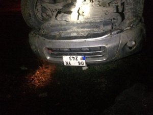Otomobil Toprak Yığınına Çarptı: 1 Yaralı