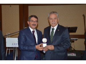 Arınç, mezunu olduğu lisenin gecesine katıldı