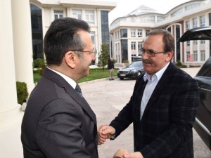 Başkan Şahin deplasmana giderken Vali Aksoy’u pas geçmedi