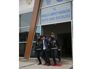 Mağazadan bebek kamerası çalmışlar