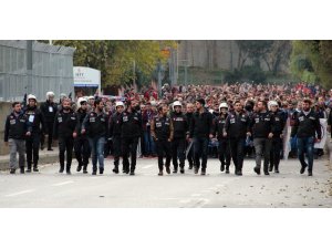 Trabzonspor taraftarı Vodafone Park’a geldi