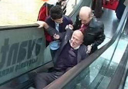 Yürüyen merdivene ilk kez bindiler