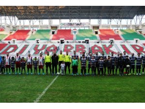 Diyarbakır’da gösteri maçı düzenlendi