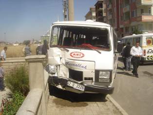 Öğrenci servisleri kaza yaptı: 5 yaralı
