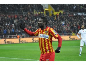Asamoah Gyan siftah yaptı