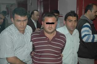 Oda başkanını topuğundan vurdu !