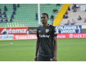 Bernard Mensah cezalı duruma düştü