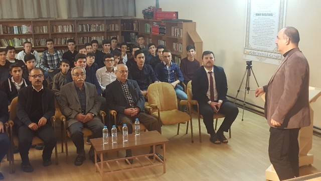 Yağmur Küçükbezirci konferans verdi