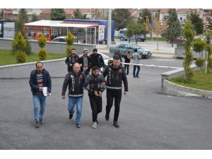 Uyuşturucudan gözaltına alınan baba ve oğlu tutuklandı