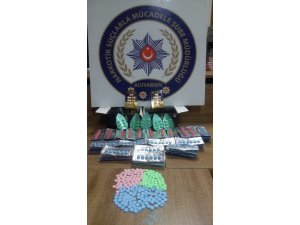 Durdurulan şüpheli araçtan uyuşturucu hap çıktı