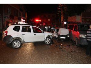 Adana’da cip ve otomobil çarpıştı: 3 yaralı