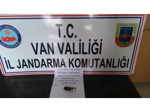 Kaçak Afganların üzerinde uyuşturucu madde çıktı