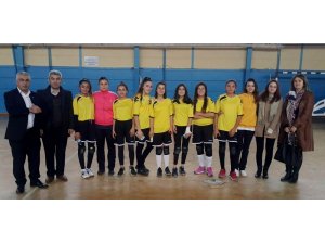 Okullar arası voleybol turnuvası düzenlendi