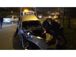 Polis trafiği açmak için takla atan aracı çekiciye böyle yükledi
