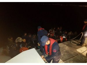 İzmir Dikili’de 87 göçmen yakalandı
