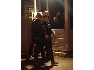 Papağana şiddet uygulayan yarışmacının gözaltına alınması