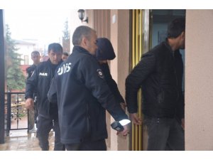 Bıçaklama olaylarının Afgan ve Irak uyruklu şüphelileri tutuklandı