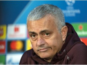 Manchester United, Jose Mourinho’nun görevine son verdi