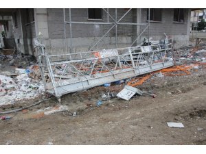 Dış cephe platformu 15. kattan yere çakıldı: 1 ölü, 1 yaralı