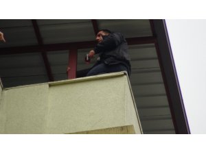 Kaymakamlığın çatısında ölümle hayat arasında