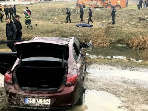Eskişehir'de otomobil sulama kanalına devrildi: 1 ölü