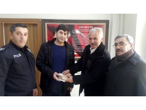 Kaybettiği parasına polis sayesinde kavuştu