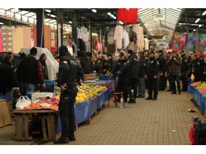 Pazar yerindeki kavgada silahlar konuştu, bir kadın başından vuruldu