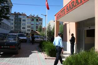 Adliye çıkışında alacak kavgası