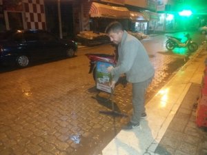 Şuhut’ta sağanak yağış esnaflara zor anlar yaşattı