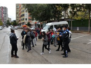 Okul önlerinde uyuşturucu uygulaması