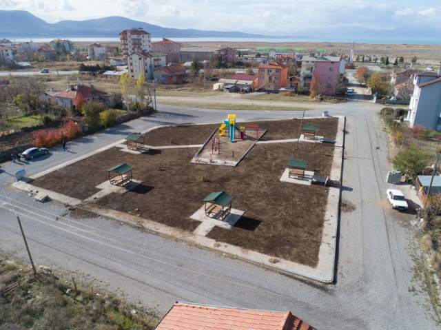 Beyşehir’de park mesaisi hız kesmiyor