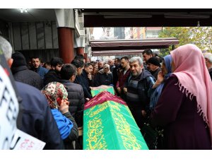 Rize'de kamyonun çarpması sonucu ölen anne ve kızı toprağa verildi