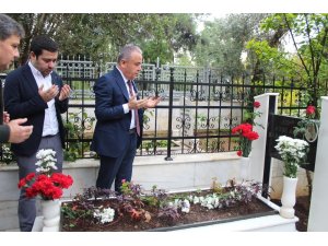 ı Böcek’in ilk ziyareti anne ve babasının kabirleri oldu