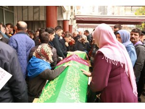 Kazada ölen anne kız toprağa verildi