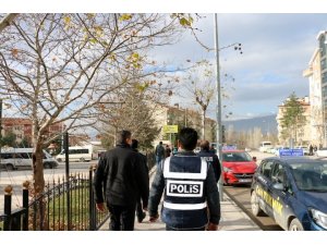 Tokat’ta okul önleri ve kafelere şok denetim