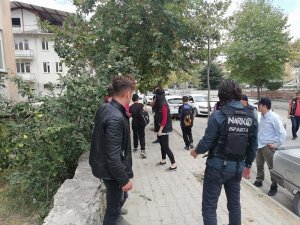 Narkotimler okul önleri çevresinde kuş uçurtmadı
