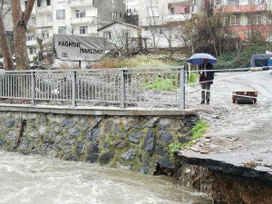 Sarıyer’de belediye köprüyü yıkınca onlarca araç otoparkta mahsur kaldı